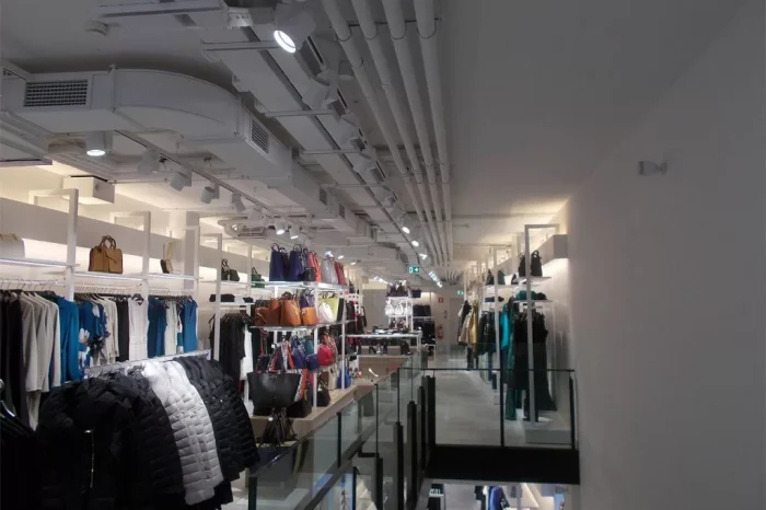 GUESS, Rue Neuve, Bruxelles (Belgio) 10
