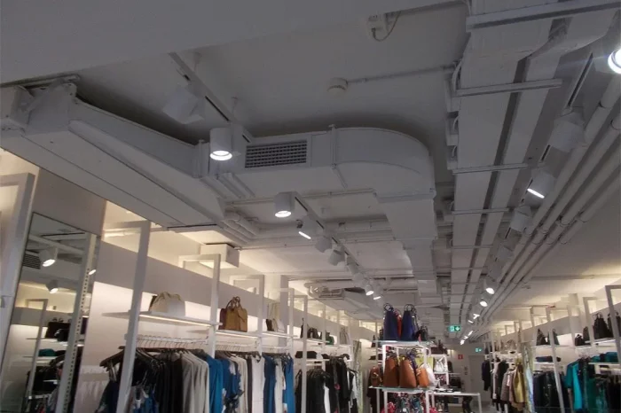 GUESS, Rue Neuve, Bruxelles (Belgio) 12