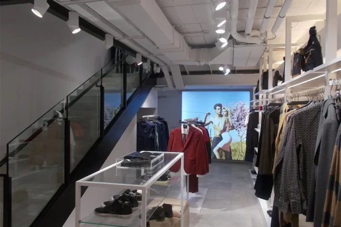 GUESS, Rue Neuve, Bruxelles (Belgio) 6