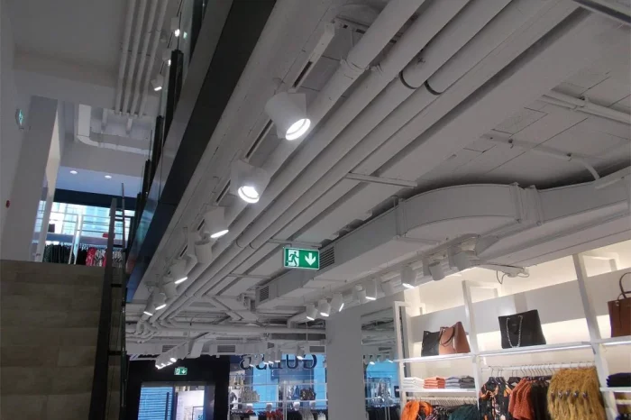 GUESS, Rue Neuve, Bruxelles (Belgio) 8