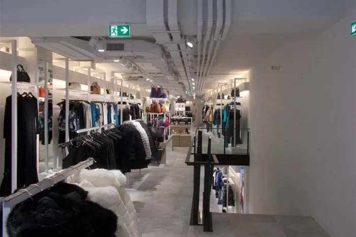 GUESS, Rue Neuve, Bruxelles (Belgio) 9