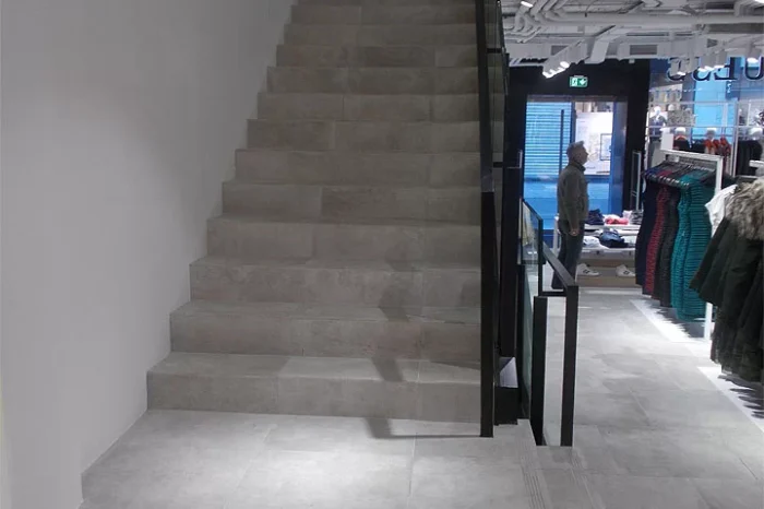 GUESS, Rue Neuve, Bruxelles (Belgium) 2