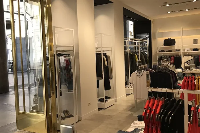 GUESS, Via Roma (Torino) 10