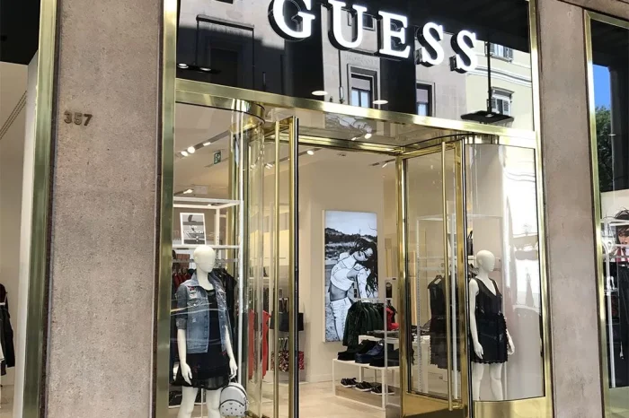 GUESS, Via Roma (Torino) 11