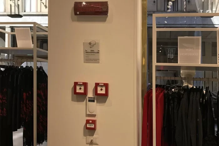 GUESS, Via Roma (Torino) 16