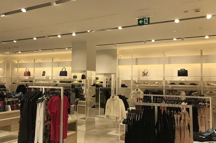 GUESS, Via Roma (Torino) 3