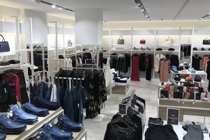 GUESS, Via Roma (Torino) 7