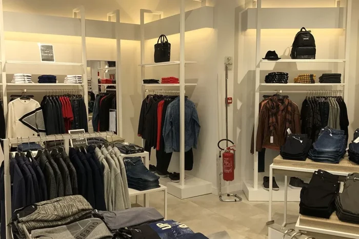 GUESS, Via Roma (Torino) 8