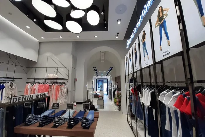 GUESS, Via Speziali (Firenze) 4