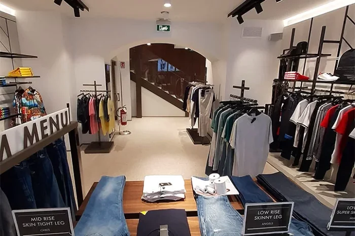 GUESS, Via Speziali (Firenze)