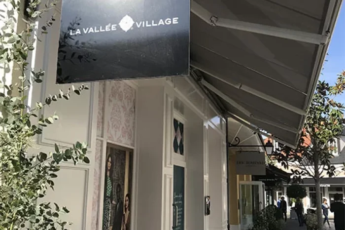 RED VALENTINO, La Vallée Village, Serris (Francia) 2