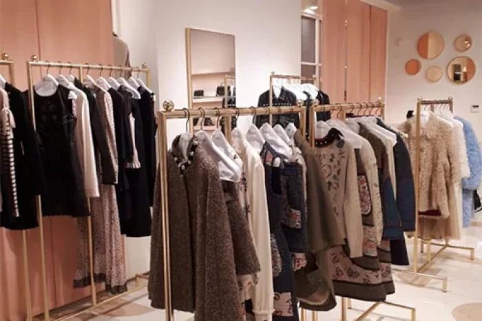 RED VALENTINO, La Vallée Village, Serris (Francia)