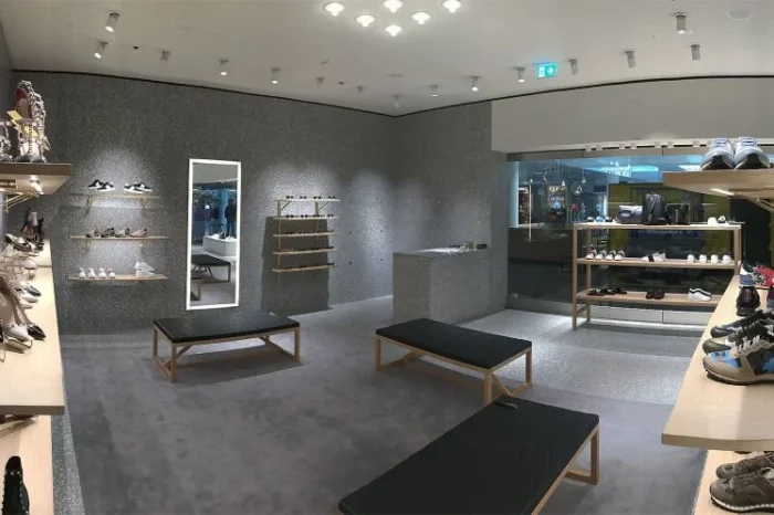 VALENTINO, Aeroporto Monaco di Baviera (Germania) 11