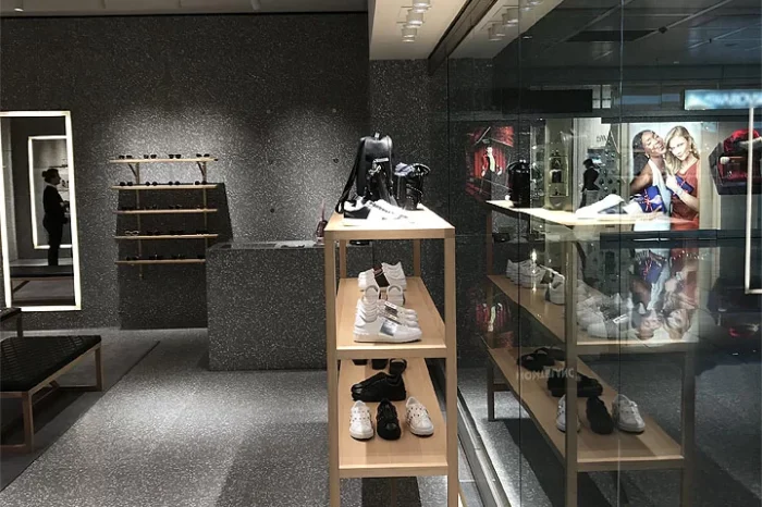 VALENTINO, Aeroporto Monaco di Baviera (Germania) 4