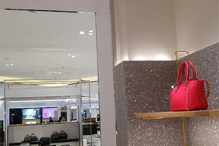VALENTINO, Yas Mall, Abu Dhabi (UAE) 7