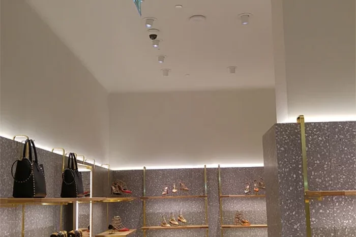 VALENTINO, Yas Mall, Abu Dhabi (UAE) 8