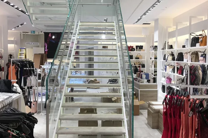 Impianto d’illuminazione a led presso negozio Guess, Liverpool (Regno Unito)