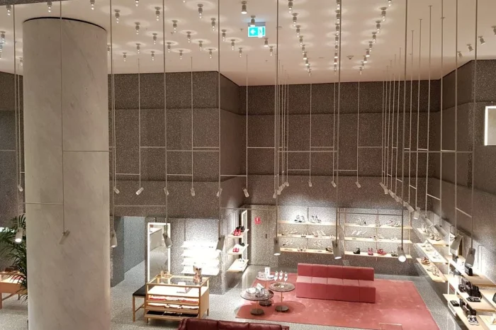 Impianto d’illuminazione installato presso boutique Valentino, The Dubai Mall (UAE)