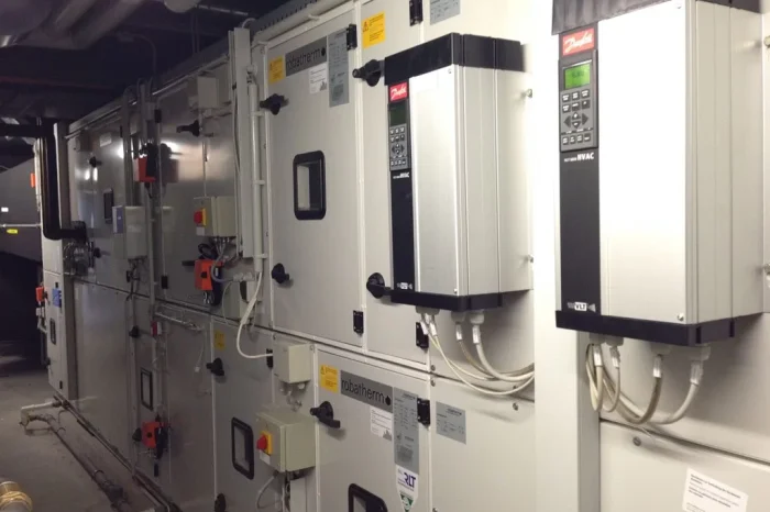 Centrale di climatizzazione presso negozio Guess, Metzingen (Germania)